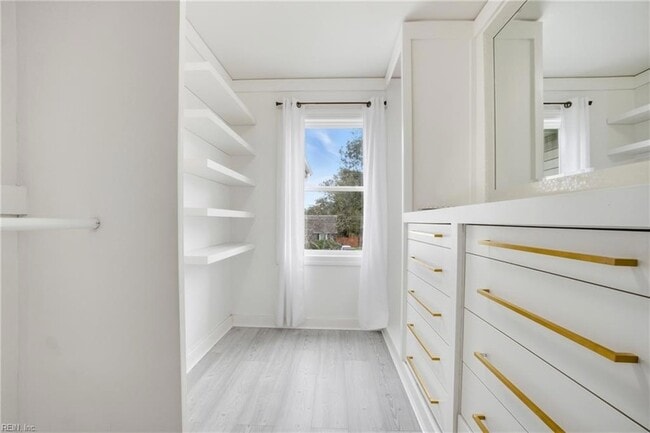 Building Photo - 1859 Parkview Ave