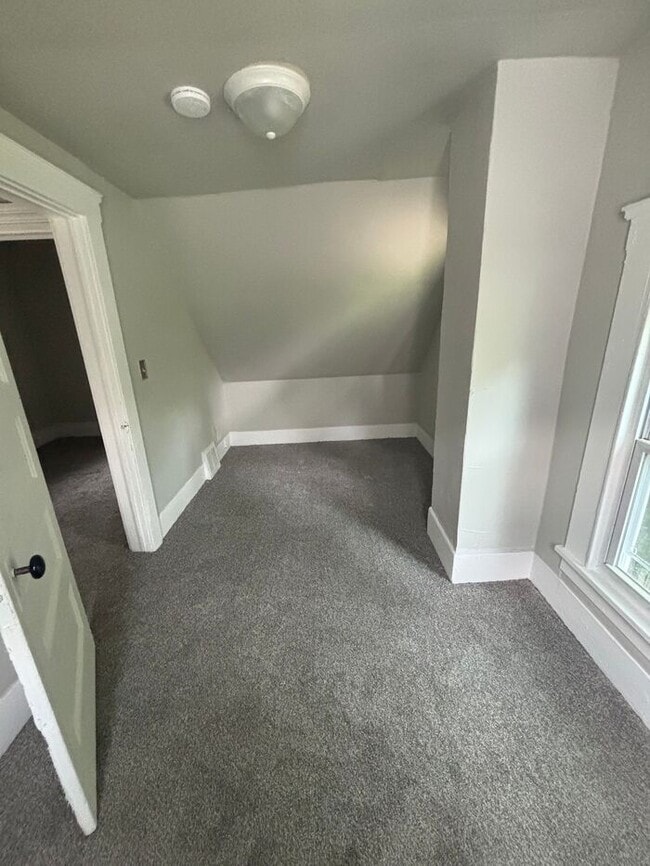 Building Photo - Stunning 4 beds 1 bath in Cleveland!