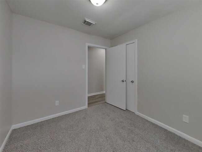 Building Photo - 5503 Jumada Cir