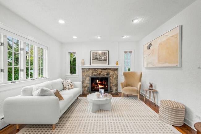 Building Photo - 39 Hillcrest Ave