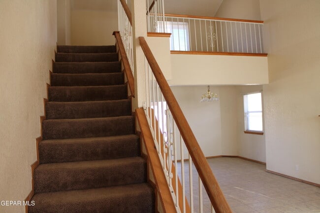 Building Photo - 704 Springfire Dr