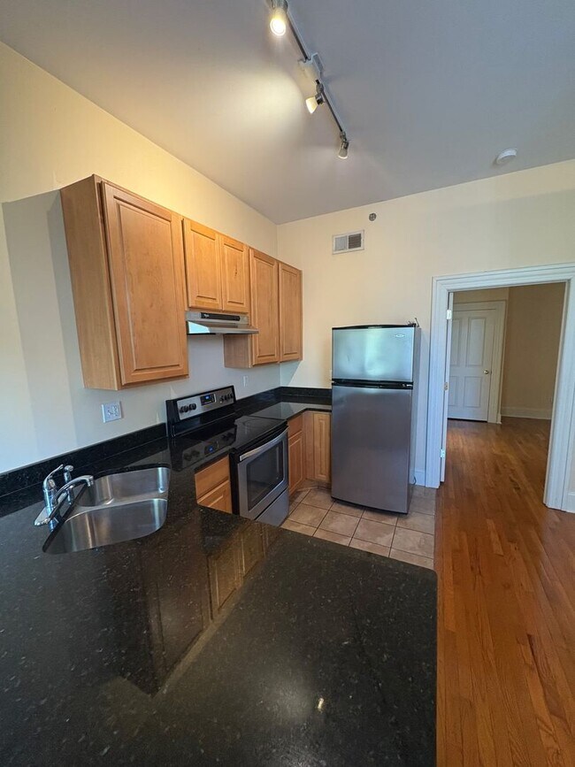 Building Photo - Available now! Cozy Updated 1 Bed 1 Bath in the Grove with W/D included!