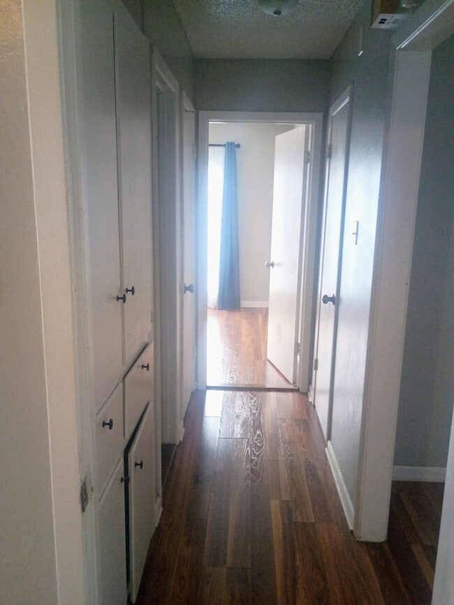 Building Photo - Updated 3/2 Home with 2-Car Garage + Air-Conditioned Workshop!