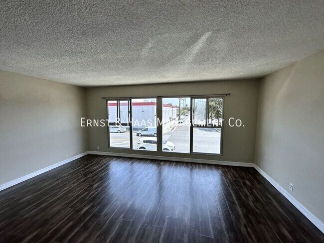 Building Photo - 1325 E 7th St