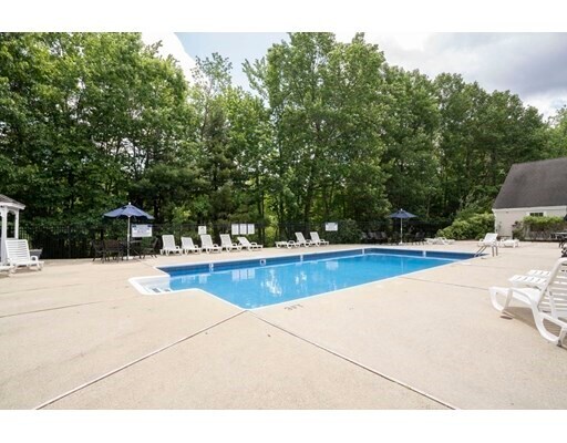 Building Photo - 750 Brookside Dr
