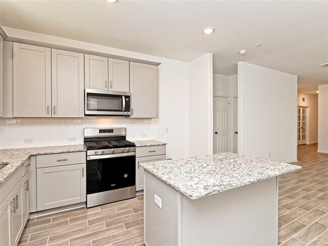 Building Photo - 1625 Holly Lk Dr