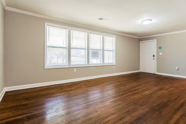 Building Photo - 328 Pleasant Valley Dr