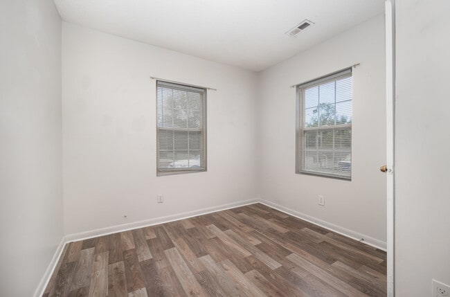 Building Photo - 1043 Mountain Crest Dr