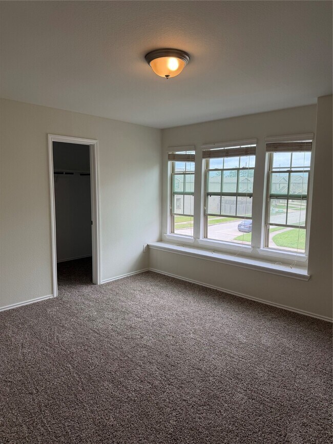 Building Photo - 15847 Smithland Dr