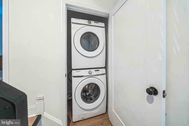 Building Photo - 840 Leland St