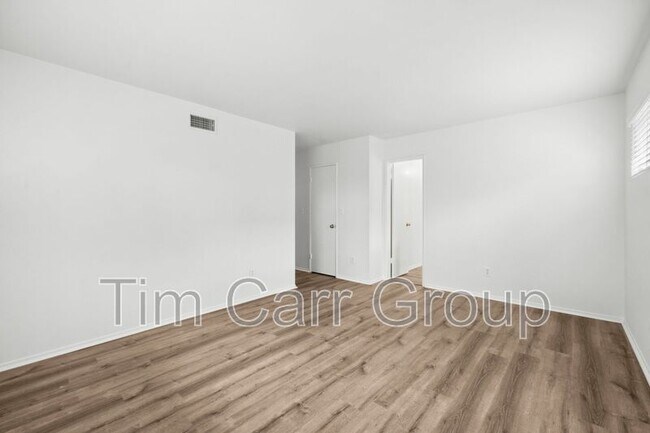 Building Photo - 375 Woodland Pl