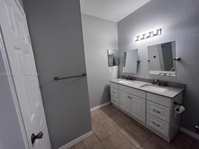Building Photo - 2544 Robert Trent Jones Dr