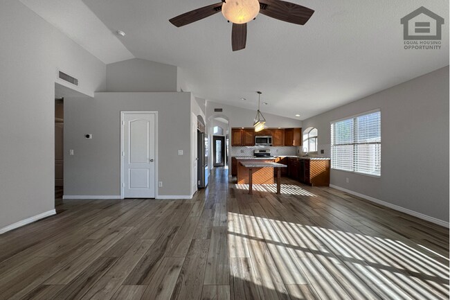 Building Photo - 3Bed/2Bath House w/Bonus Room at 67th Ave/AZ Loop-101! Ready for Immediate Move-In!