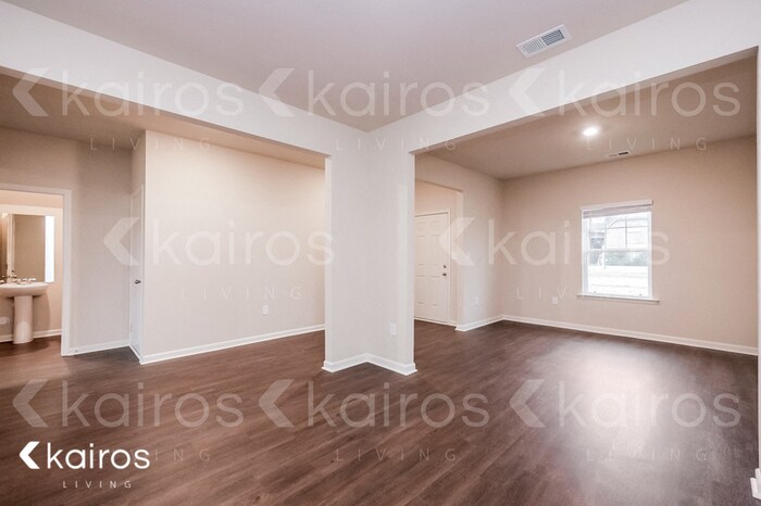 Building Photo - 1027 Pilgrim Ln