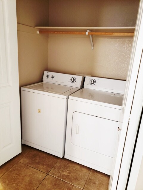 Building Photo - *PENDING APP* Townhome, single story