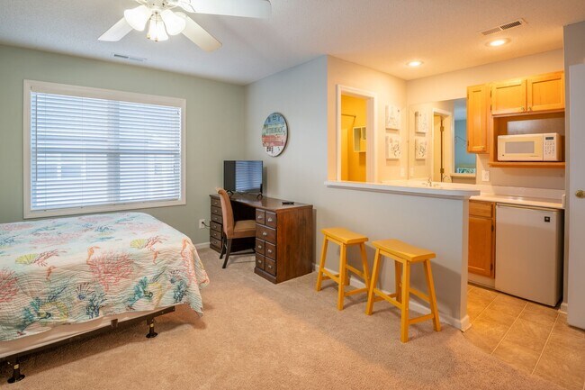 Building Photo - EFFICIENCY AVAILABLE LONG OR SHORT TERM @ MARSH WINDS IN ST JAMES PLANTATION