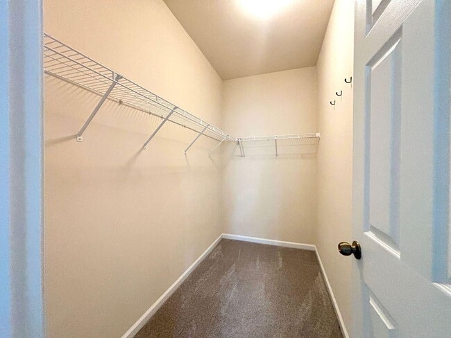 Building Photo - Available Now-Beautiful 4 BR/3BA Home