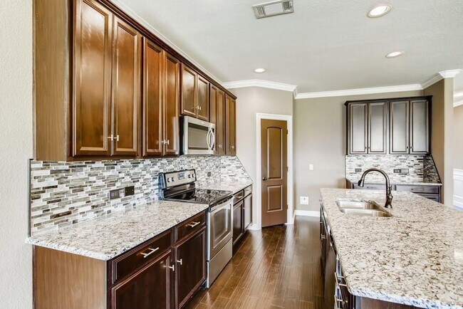Building Photo - Charming 4-Bedroom Home in Devonshire with Spacious Living Areas and Gorgeous Backyard Oasis.