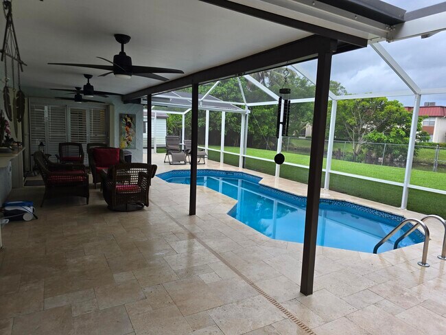 Building Photo - 939 Hibiscus Dr