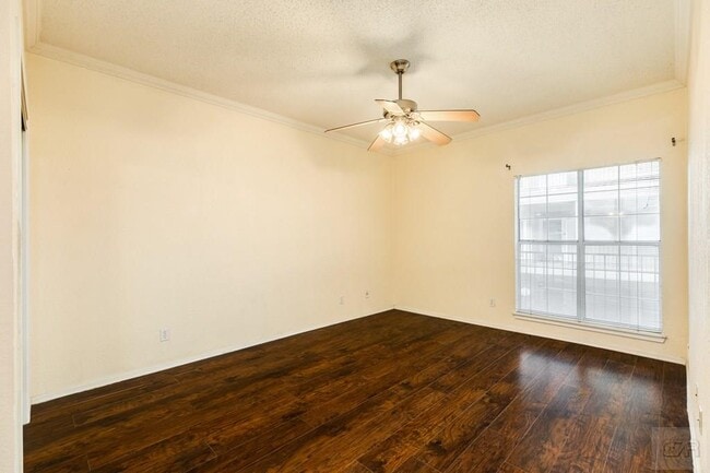 Building Photo - 921 Marine Dr