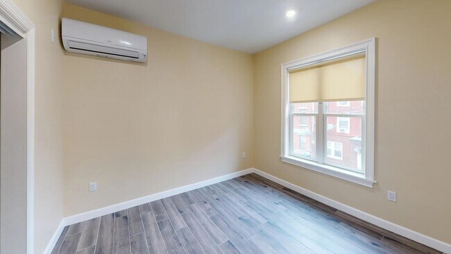 Building Photo - 680 Grand St