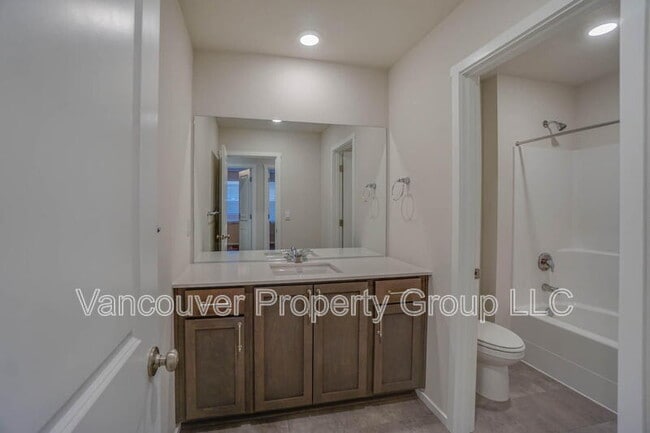 Building Photo - 4945 NE 24th Ave