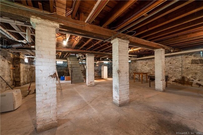 Building Photo - 85 Church Dr