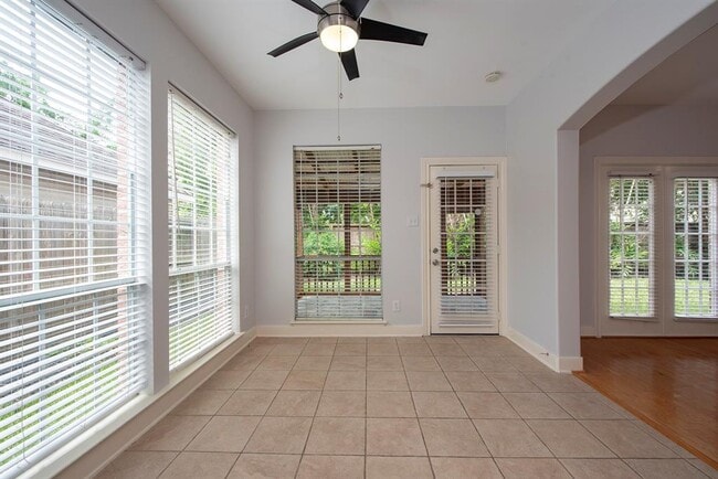 Building Photo - 3238 Enclave Ln