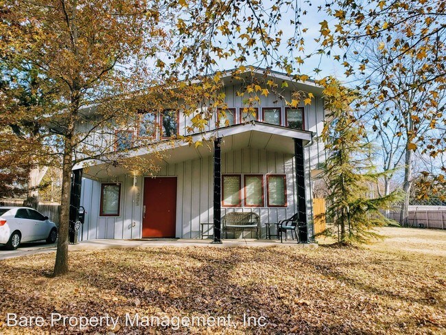 Primary Photo - 1005 S Pickard Ave