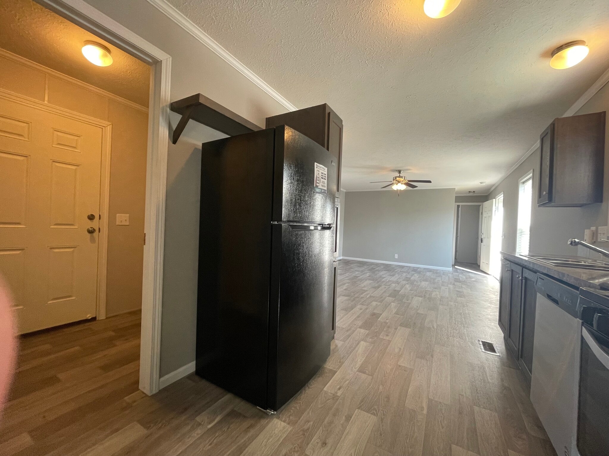 Building Photo - 15864 Marentette Dr