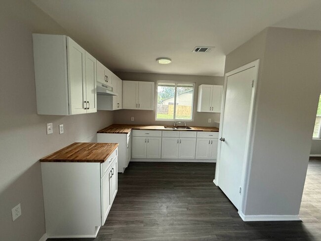 Building Photo - 6800 Bryonwood Dr