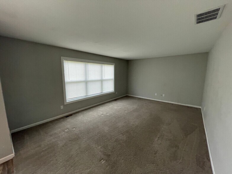 Building Photo - 15266 Delphinium Pl