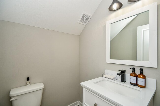 Building Photo - 8432 Berry Brush Ln
