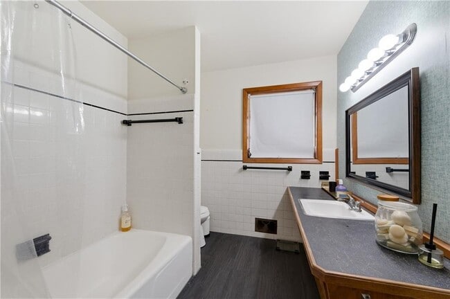 Building Photo - 3457 Springside Dr