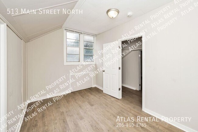 Building Photo - 513 Main St N