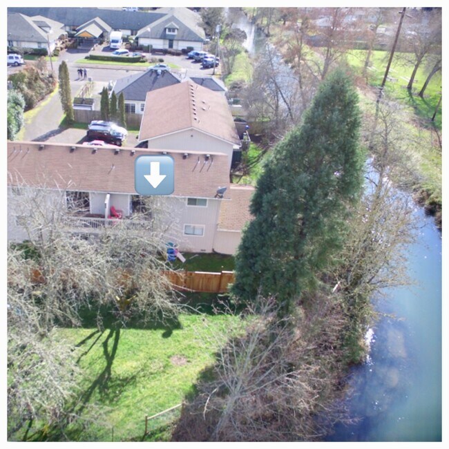 Building Photo - Recently Remodeled Two Bedroom Apartment With Canal Views and Private Balcony!