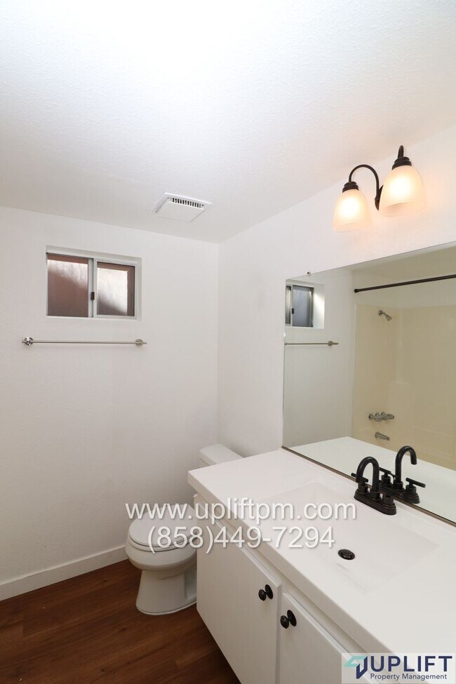Building Photo - 4 Bed 3 Bath House in Spring Valley w/ Was...