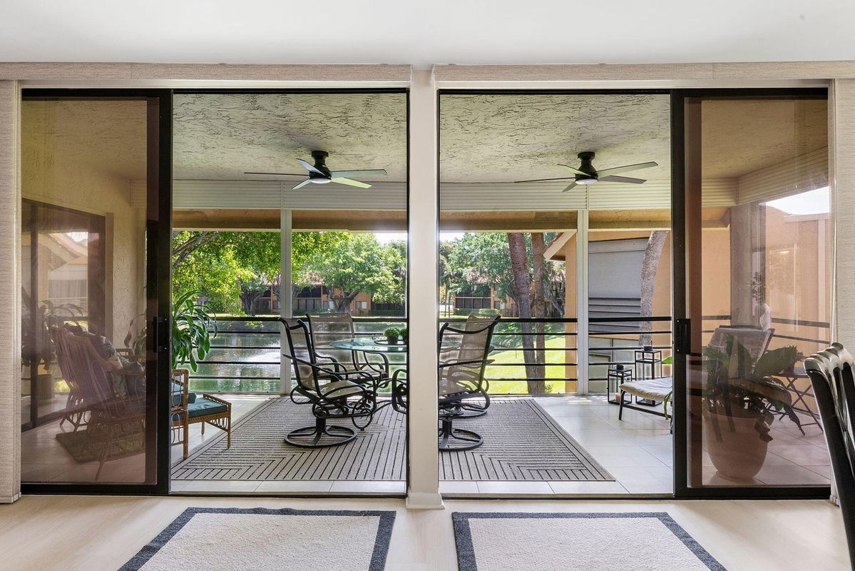 Building Photo - 11230 Green Lake Dr