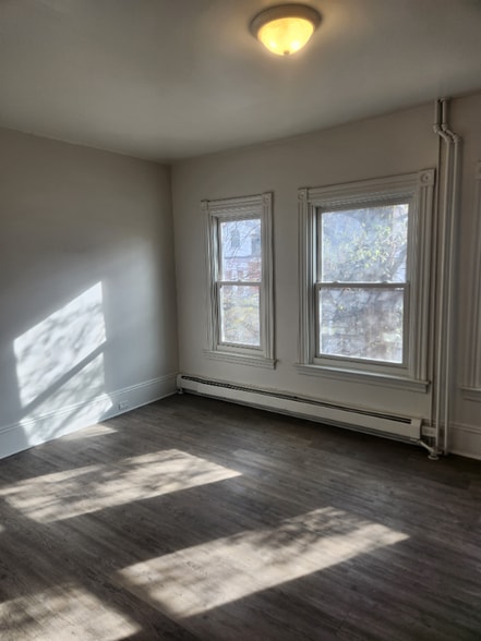 Building Photo - 56 Green St