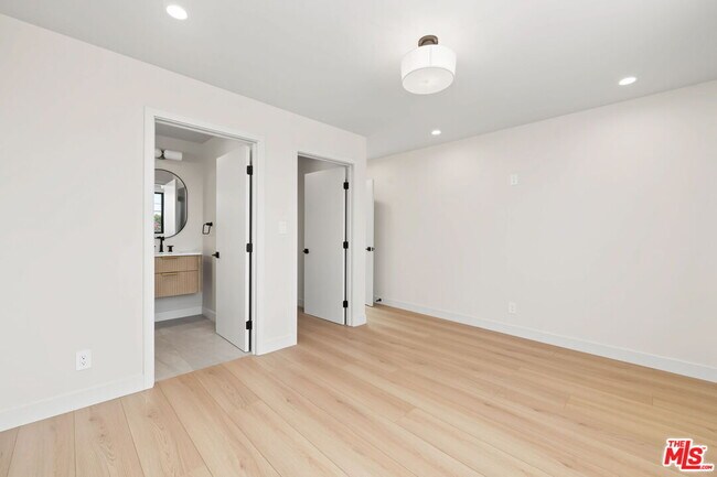 Building Photo - 5843 Whitworth Dr