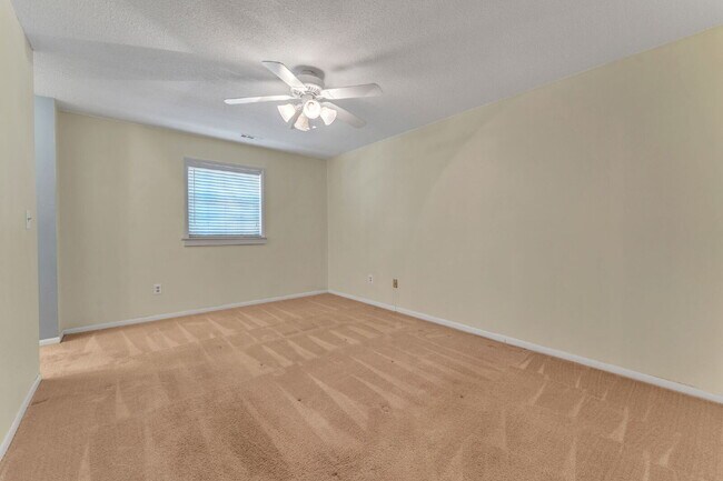 Building Photo - Beautiful 3 Bedroom 2.5 Bathroom Condo in Prime Taylors Location $1,625/mo rent