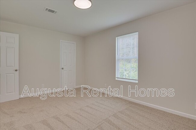 Building Photo - 40 Conifer Ct