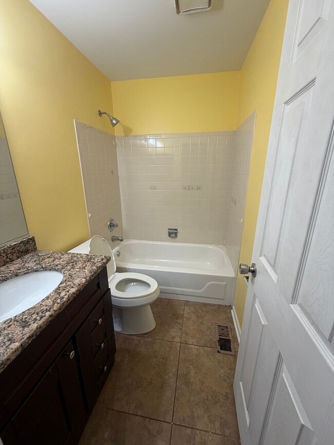 Building Photo - 2156 Camden Ln