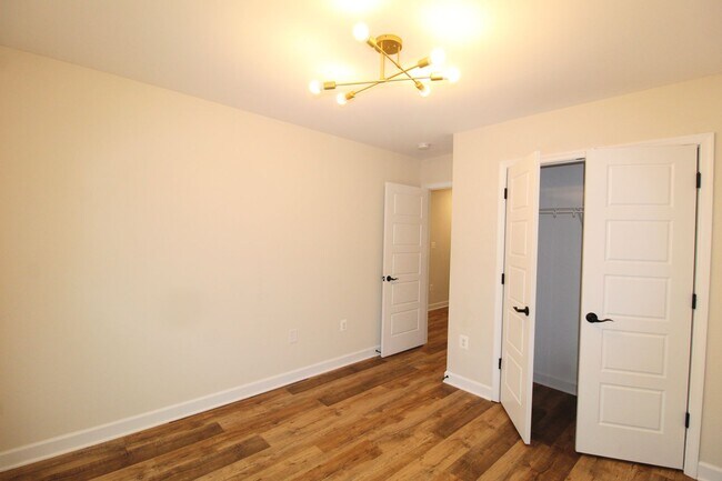 Building Photo - Spacious 4 Bedroom, 3.5 Bath Townhome with...
