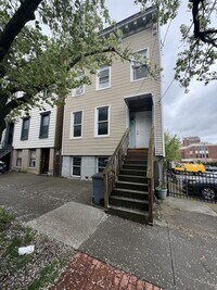 Building Photo - 94 Dana Ave