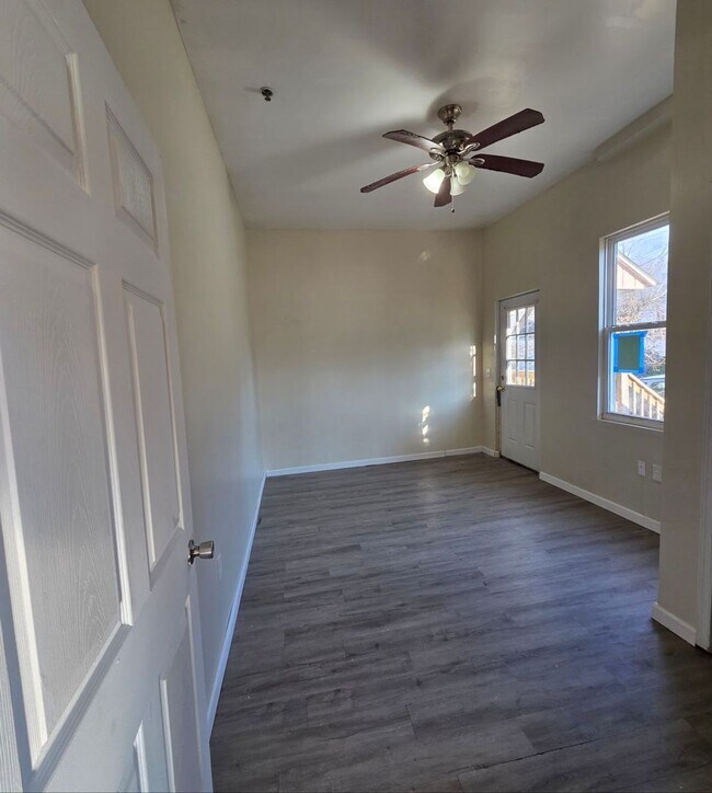 Building Photo - 545 Prescott Ave