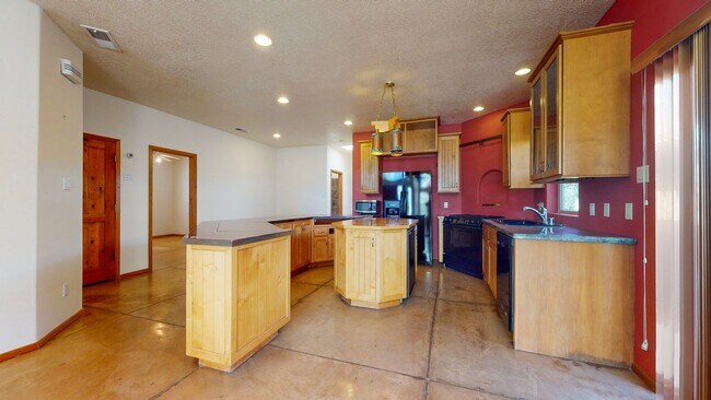 Building Photo - 6411 Consuelo Point St NE