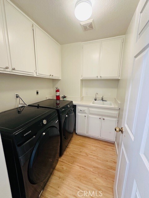 Building Photo - 26562 White Oaks Dr