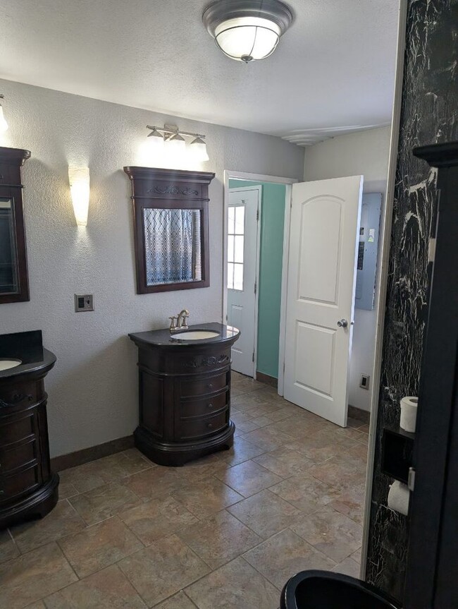 Building Photo - FURNISHED HOME IN POPLAR JOHNSON CITY
