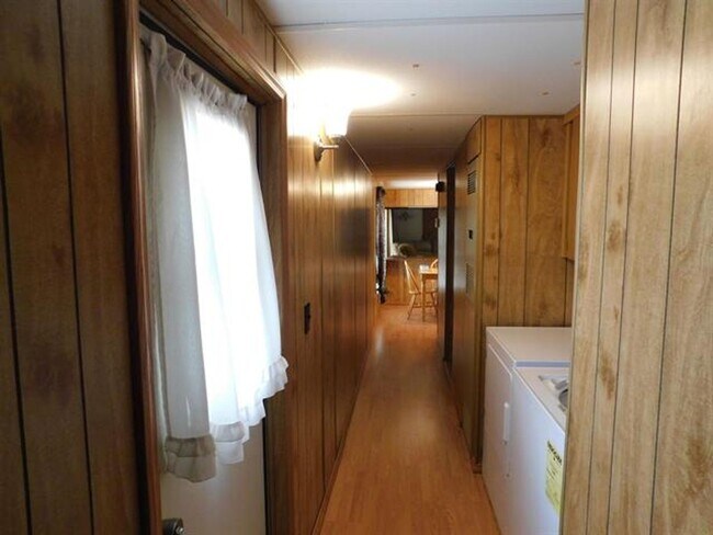 Building Photo - 3bedroom 2 bath with acreage